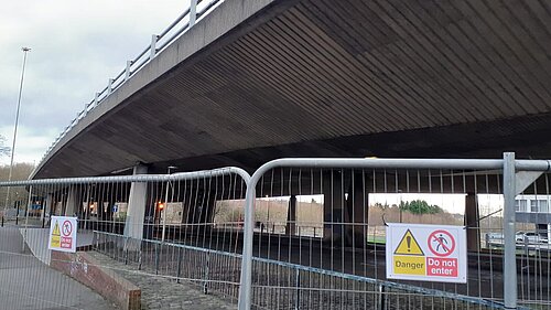 Safety fencing closing the flyover